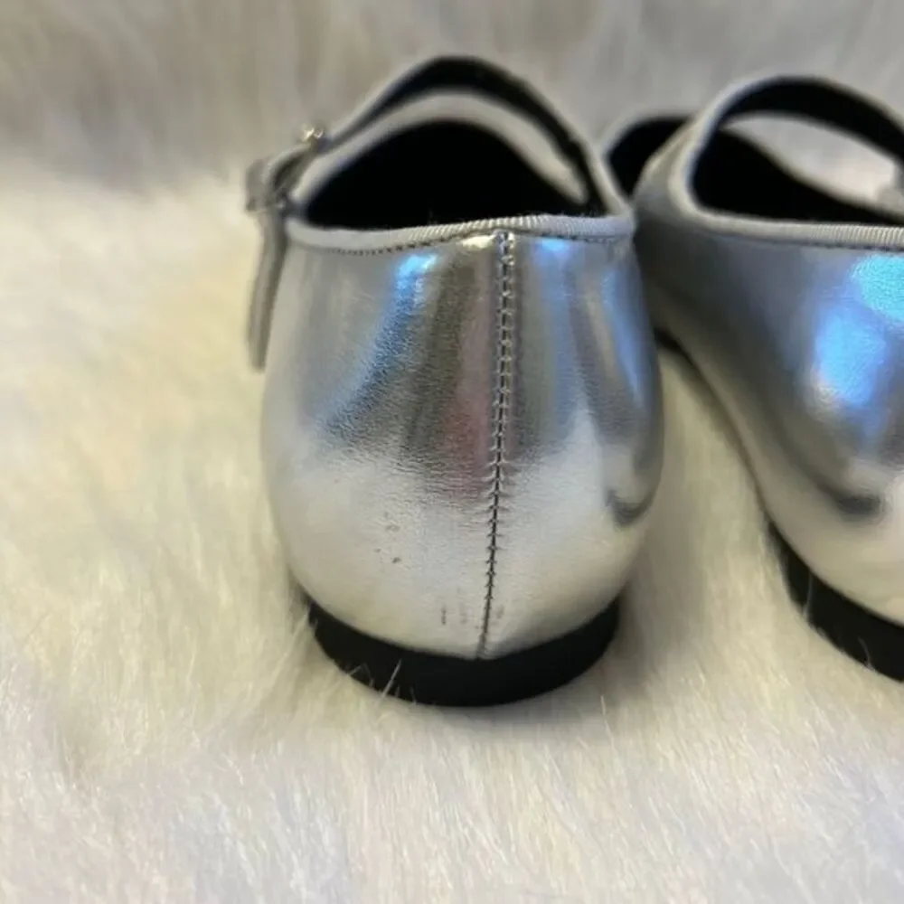 Time‎ And Tru Mary Jane Silver Shoes Womens Size 8 1/2 Gray Flats Memory Foam